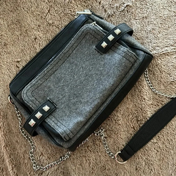 BCBGdneratiln grey and black crossbody - Picture 7 of 8
